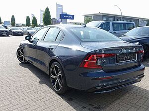 Volvo  Ultimate Dark B5 AWD /HeadUP/Pano/360°/BLIS