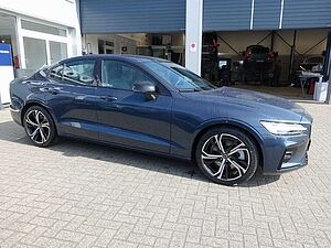 Volvo  Ultimate Dark B5 AWD /HeadUP/Pano/360°/BLIS