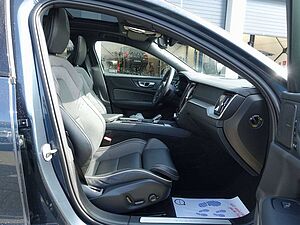 Volvo  Ultimate Dark B5 AWD /HeadUP/Pano/360°/BLIS