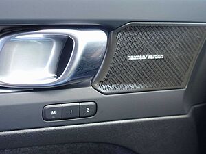 Volvo  Ultra B4 Mild-Hybrid/Dark/Pano/H&K/BLIS