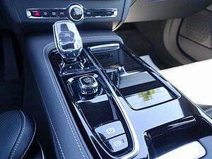 Volvo  Ultimate Dark T8 AWD B&W/360°KAM/FOUR-C/HUD