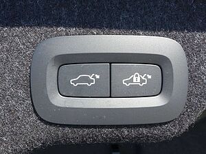 Volvo  Ultimate Dark T8 AWD B&W/360°KAM/FOUR-C/HUD