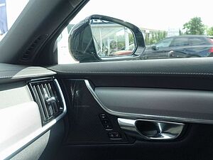Volvo  T6 Recharge R-Design/AHK/H&K/Kamera/Pano