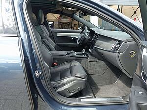 Volvo  T6 Recharge R-Design/AHK/H&K/Kamera/Pano