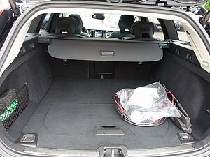 Volvo  T6 AWD Ultra Dark Massage/B&W/AHK/HUD/Pano