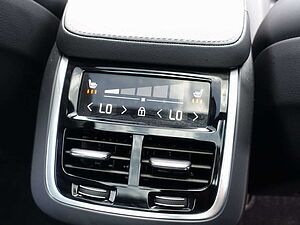 Volvo  Plus T8 AWD/Bright/B&W/AHK/FourC/Pano/360°