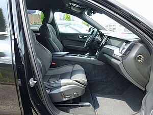 Volvo  B4 AWD Dark/Kamera/H&K/BLIS/Memory/Carplay