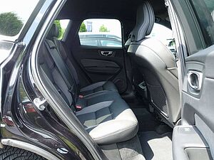 Volvo  B4 AWD Dark/Kamera/H&K/BLIS/Memory/Carplay