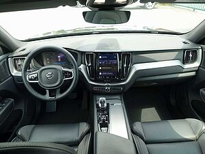 Volvo  B4 AWD Dark/Kamera/H&K/BLIS/Memory/Carplay