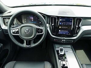 Volvo  B4 AWD Dark/Kamera/H&K/BLIS/Memory/Carplay