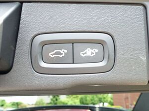Volvo  B4 AWD Dark/Kamera/H&K/BLIS/Memory/Carplay
