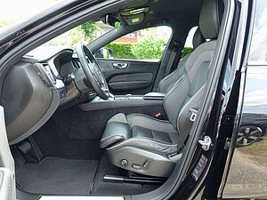 Volvo  B4 AWD Dark/Kamera/H&K/BLIS/Memory/Carplay