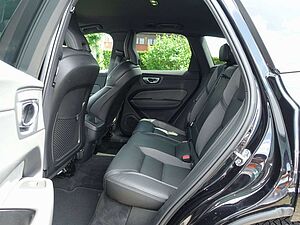 Volvo  B4 AWD Dark/Kamera/H&K/BLIS/Memory/Carplay