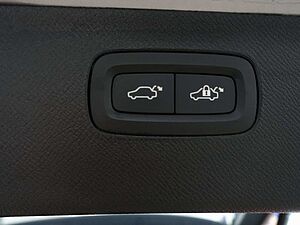 Volvo  Ultra Dark T8 AWD Plug-in Hybrid/B&W/Massag