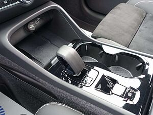 Volvo  Ultra B4 Mild-Hybrid/Dark/Kamera/H&K/BLIS