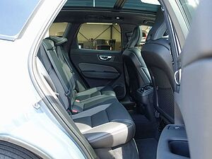 Volvo  B4 Benzi R-Design/HeadUP/StndHz/Kamera/Pano