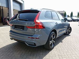 Volvo  B4 Benzi R-Design/HeadUP/StndHz/Kamera/Pano