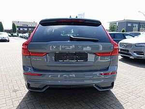 Volvo  B4 Benzi R-Design/HeadUP/StndHz/Kamera/Pano