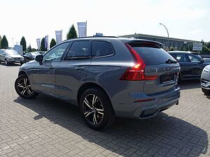 Volvo  B4 Benzi R-Design/HeadUP/StndHz/Kamera/Pano