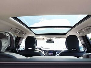 Volvo  Plus T6 AWD/Pano/H&K/360°/Head-UP/Memory