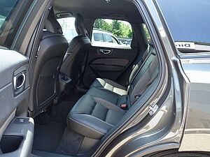 Volvo  B4 R-Design AWD/StndHZ/Kamera/AHK/H&K