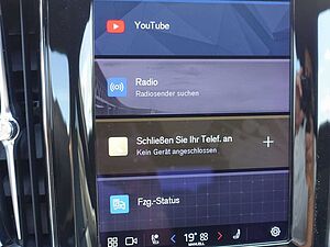 Volvo  B4 R-Design AWD/StndHZ/Kamera/AHK/H&K
