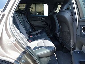 Volvo  B4 R-Design AWD/StndHZ/Kamera/AHK/H&K