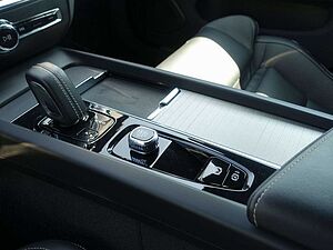 Volvo  B4 R-Design/Carplay/Kamera/Memory/H&K/BLIS