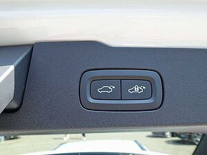 Volvo  B4 R-Design/Carplay/Kamera/Memory/H&K/BLIS