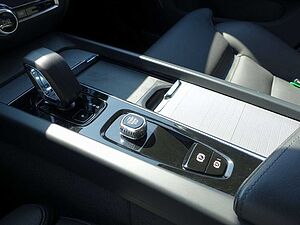 Volvo  Core B4/StndHz/Memory/AHK/Kamera/Carplay
