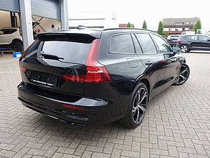Volvo  Ultra B4 Dark/360°/Massage/B&W/HeadUP/AHK