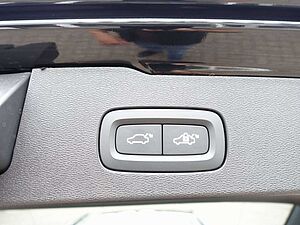 Volvo  Ultra B4 Dark/360°/Massage/B&W/HeadUP/AHK