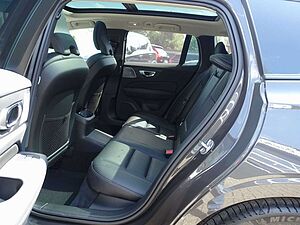 Volvo  Ultra T8 AWD/360°/AHK/HeadUP/B&W/BLIS/Pano