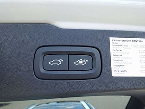 Volvo  T6 Ultra Dark AWD Pano/AHK/HUD/360°Cam