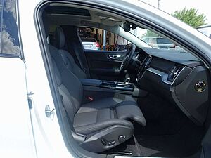 Volvo  T6 Ultra Dark AWD Pano/AHK/HUD/360°Cam