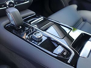 Volvo  T6 Ultra Dark AWD Pano/AHK/HUD/360°Cam