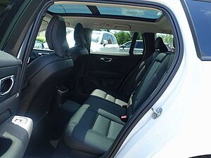 Volvo  T6 Ultra Dark AWD Pano/AHK/HUD/360°Cam