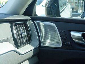 Volvo  Ultra B5 AWD Dark/360°Cam/HeadUp/B&W/Massag