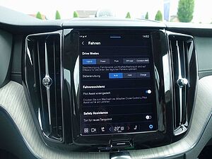 Volvo  Ultra Dark T6 AWD Plug-in Hybrid HUD/B&W