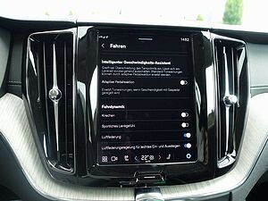 Volvo  Ultra Dark T6 AWD Plug-in Hybrid HUD/B&W