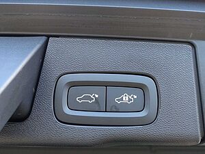 Volvo  Core B4 Mild-Hybrid/BLIS/AHK/Kamera/Carplay