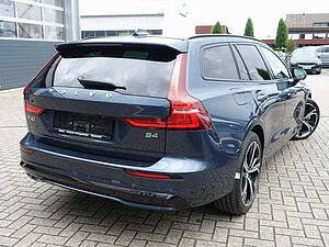 Volvo  Ultra B4 Dark/B&W/AHK/Pano/HeadUP/360°/BLIS