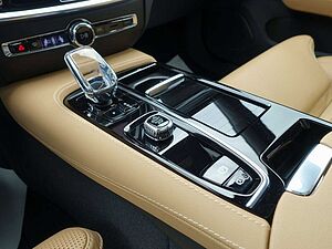 Volvo  Ultra T6 AWD/Massage/B&W/360°/AHK/HeadUP/BLS