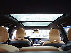 Volvo  Ultra T6 AWD/Massage/B&W/360°/AHK/HeadUP/BLS