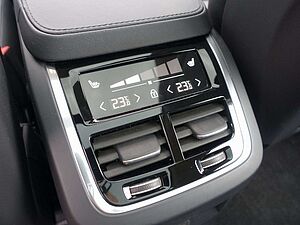 Volvo  Ultra T8 AWD/Pano/Memory/H&K/Kamera/HeadUP