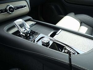Volvo  Ultra Dark T8 AWD/360°/HeadUP//B&W/Massage