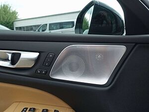 Volvo  Ultra Dark T6 AWD Plug-in Hybrid B&W/AHK/360