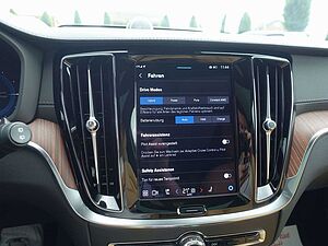 Volvo  Ultra Dark T6 AWD Plug-in Hybrid B&W/AHK/360