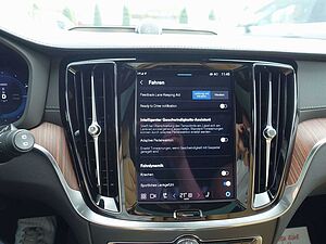 Volvo  Ultra Dark T6 AWD Plug-in Hybrid B&W/AHK/360