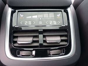 Volvo  Plus Bright T8 AWD PANO/B&W/FOUR-C/AHK/BLIS